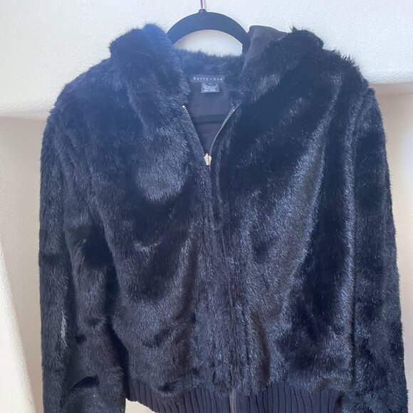 Very Fuffy and Cozy Jacket - Picture 1 of 1